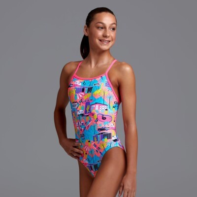 Girls in tight swimsuits online